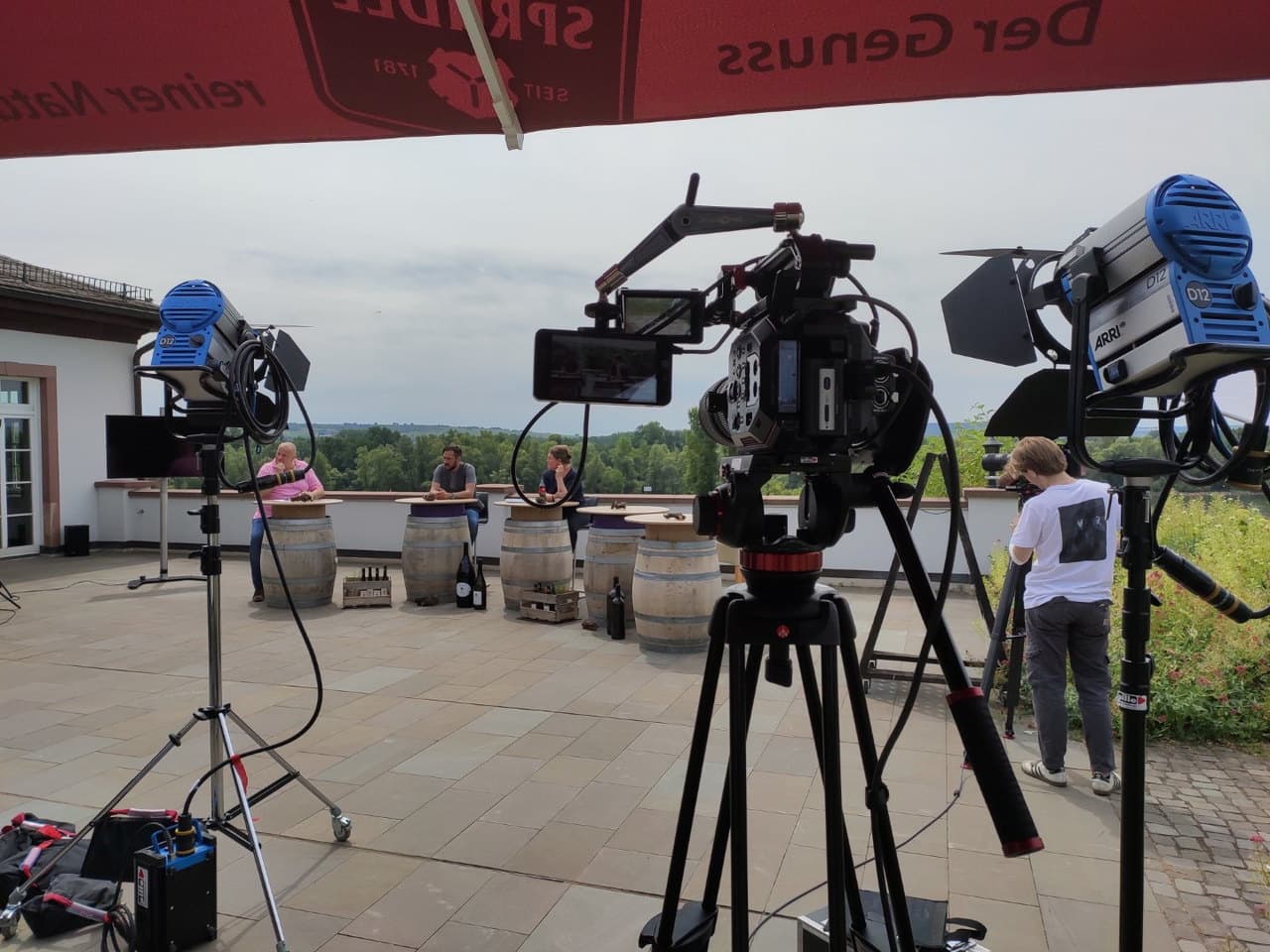 Behind the Scenes – Set